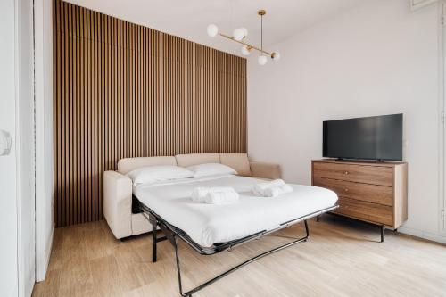 Top-floor Penthouse with panoramic terrace - 20 minutes from San Siro & Duomo