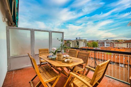 Top-floor Penthouse with panoramic terrace - 20 minutes from San Siro & Duomo