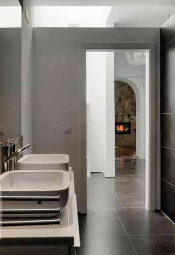 a bathroom with two sinks and a fireplace at Fuentes de León in Fuentes de León