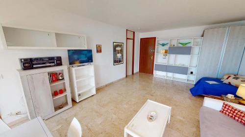 56C - Joli et spacieux studio avec grande terrasse vue mer et garage privé dans le sous-sol de la résidence