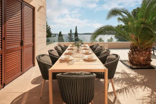 Luxury Villa Hvar Deluxe Palace 2 with pool near beach and Hvar Town