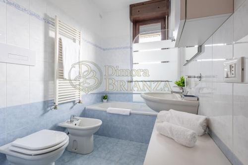 a bathroom with a toilet and a sink and a tub at LT Dimora Brianza in Bovísio-Masciago Milanese