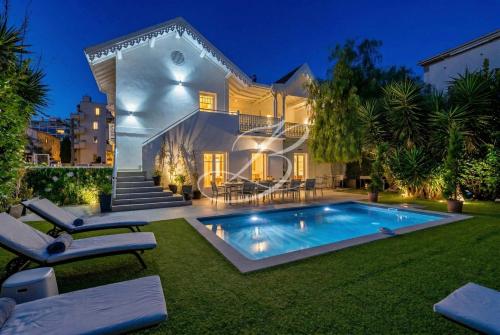 Villa Anna for 10 people with a pool and garden