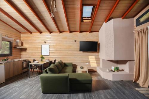 Hilltop Chalet 1