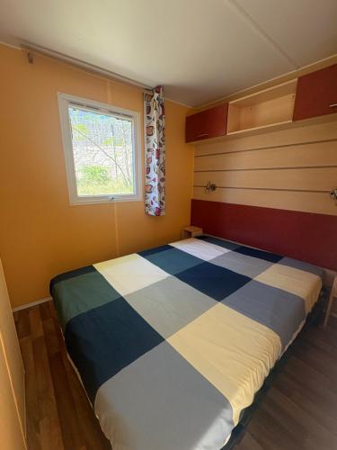 a bed in a room with a window at Càmping Parc Gualba in gualba de Dalt