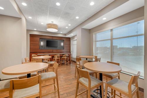 Drury Plaza Hotel Colorado Springs Near the Air Force Academy — Breakfast