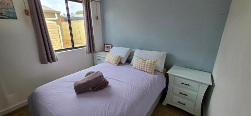 a small bedroom with a bed and a window at Cozy Pet-Friendly Escape Goreng Boodja Maya-Maya in Bremer Bay