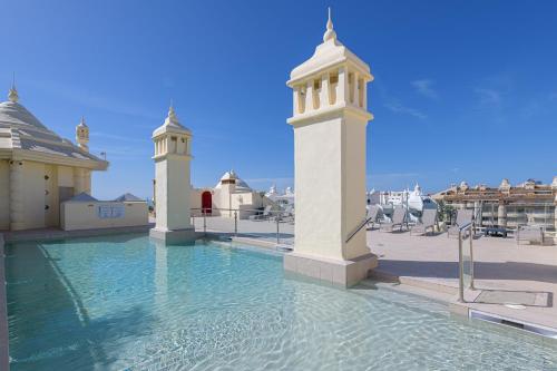 WintowinRentals Luxury and Sea View inside Puerto Marina
