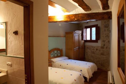A bed or beds in a room at Casa Abuelina