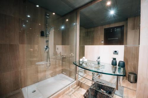 Luxury 3 Bedrooms, Private Heated Pool - EHHouse photo 16