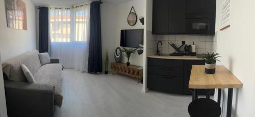 Azur Éden Studio avec Piscine à Deux Pas de la Plage