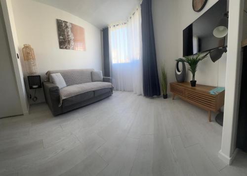 Azur Éden Studio avec Piscine à Deux Pas de la Plage