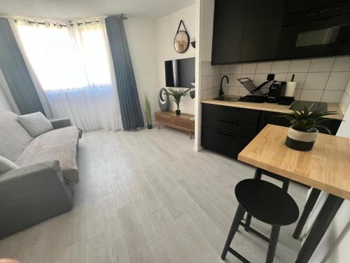Azur Éden Studio avec Piscine à Deux Pas de la Plage