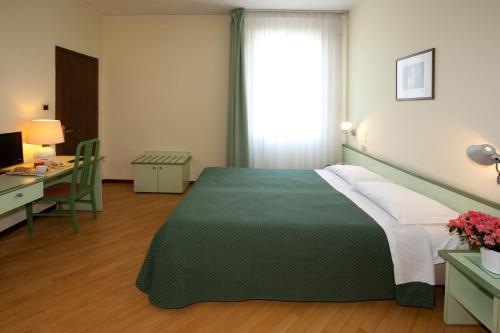En eller flere senger på et rom på Hotel Valbrenta