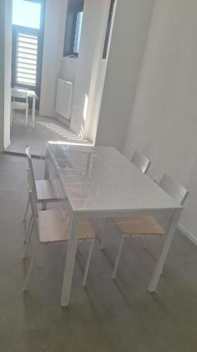 a white table and chairs in a room at Residence La Fafa in Charleroi