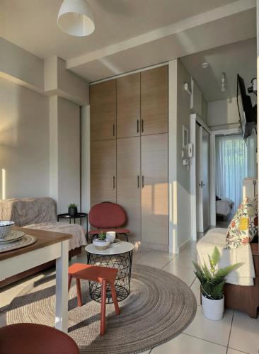 Apartment with Large Veranda 12min Center 10min Beach