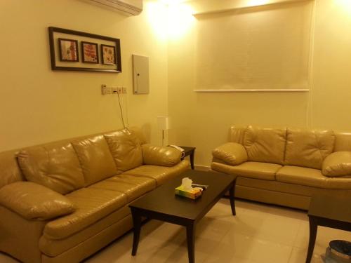 Ein Sitzbereich in der Unterkunft Lara Al Jawf Hotel Apartments