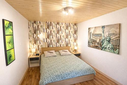 a bedroom with a bed and two tables with lamps at location Vakañsoù in Lanouée