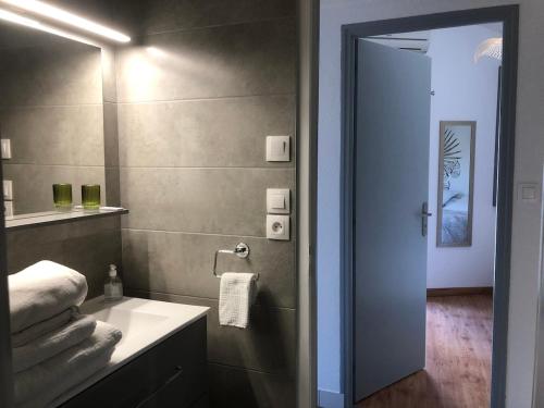 a bathroom with a sink and a mirror at Maison de ville proche mer in Les Sables-d'Olonne