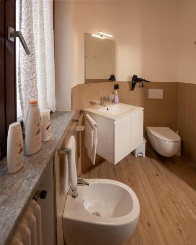 a bathroom with a sink and a toilet at Casa Valentin in Monforte dʼAlba