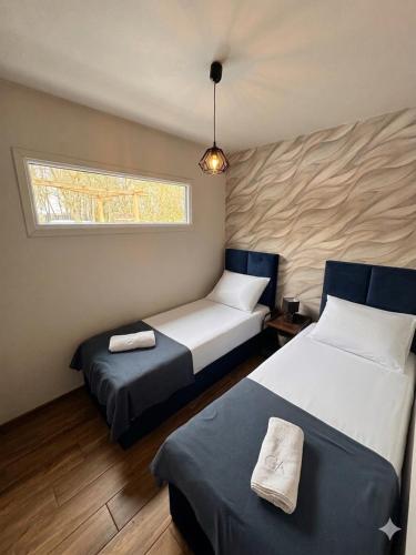 a room with two beds and a window at Domki La Bella 1 in Aleksandria