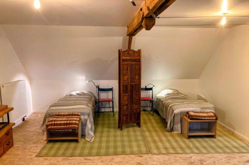 a room with two beds in a attic at LES PIPISTRELLES 19 - GITE et Chambre d'hôtes in Meymac