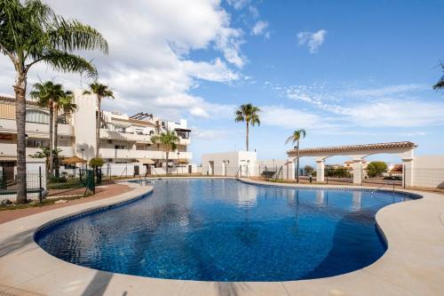 Benalmádena, apartamento con piscina y pista de pádel