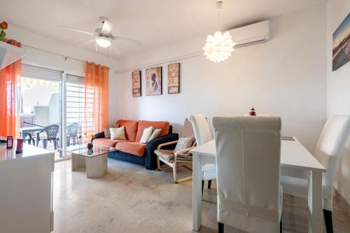 Benalmádena, apartamento con piscina y pista de pádel