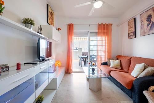 Benalmádena, apartamento con piscina y pista de pádel