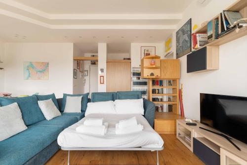 De Angeli M1 - 1BR Bright with Balcony