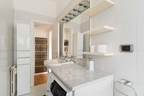 De Angeli M1 - 1BR Bright with Balcony