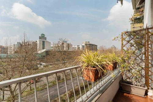 De Angeli M1 - 1BR Bright with Balcony