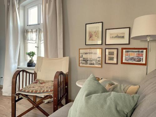 a living room with a rocking chair and a chair at Altstadtrefugium "Backsteenhuus" und ,,Li ebertee" in Leer in Leer