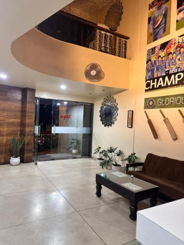 a lobby with a couch and a coffee table at Hotel Gul-bahar in Satara