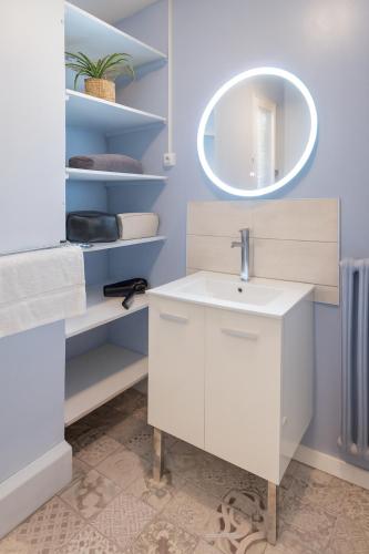 a bathroom with a white sink and a mirror at Nid des Loriots - 3 Ch - Parking - Belle Beille Université in Angers