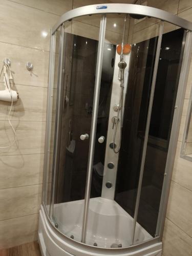 a shower with a glass enclosure in a bathroom at Zakątek Sądrecko in Rząśnik