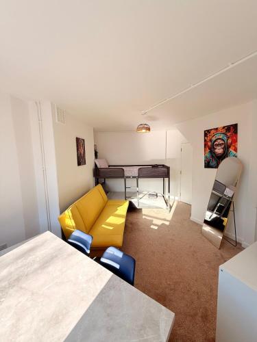 LUXURY 3 BED FLAT for 8 people close to Chelsea Stadium 5 min from the main station photo 114