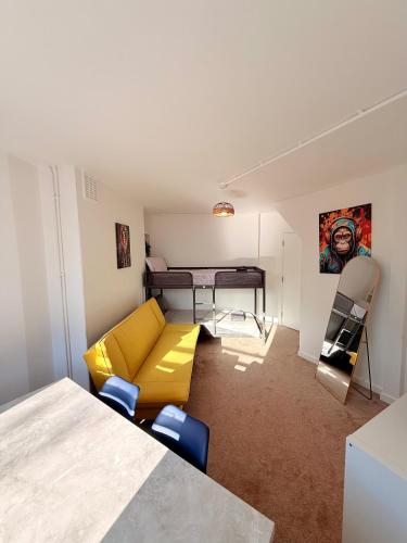 LUXURY 3 BED FLAT for 8 people close to Chelsea Stadium 5 min from the main station photo 50