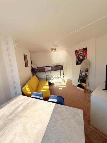 LUXURY 3 BED FLAT for 8 people close to Chelsea Stadium 5 min from the main station photo 110
