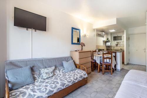 AA Guest - Jupiter Sea View Eco Apartment with Swimming Pools