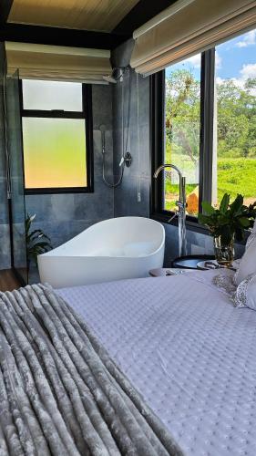 a large bathroom with a tub and a sink at Morada do Valle Chalés in Timbe do Sul