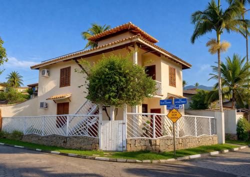 a house on the side of a street at Pousada Montemar in Ilhabela