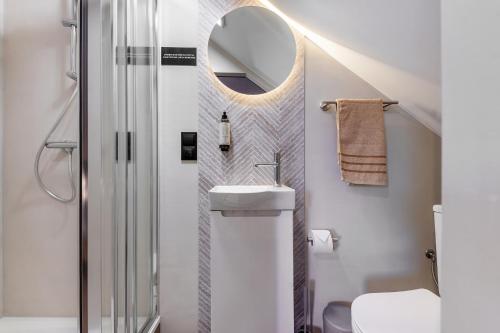a bathroom with a shower and a sink and a mirror at KARCZMA-KOSZWICE in Koszwice