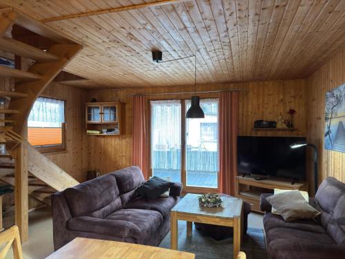 a living room with a couch and a tv at Ruhiger Aufenthalt in Gehren in Altenfeld