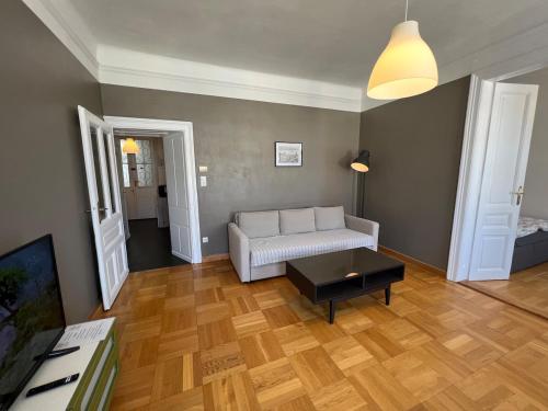 Cosy 2-room Apartment Schönbrunn 1