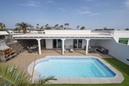 Villa Santana by Villa Plus