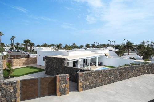 Villa Santana by Villa Plus