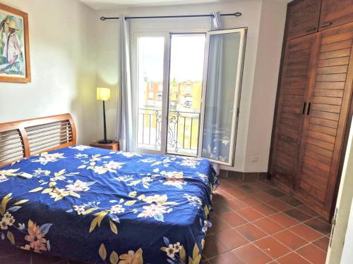 a bedroom with a bed and a large window at Port Chambly Waterside Villa in Terre Rouge