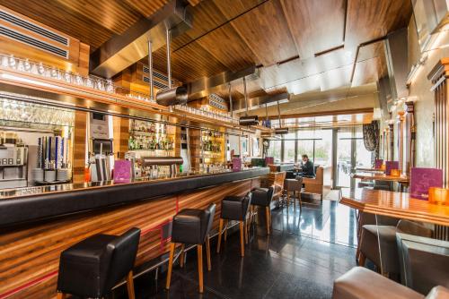 a bar in a restaurant with tables and chairs at Göbels Schlosshotel "Prinz von Hessen" in Friedewald