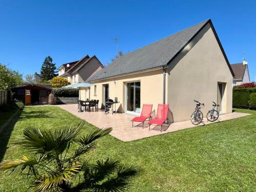 Maison Granville - vélos - baby-foot - barbecue